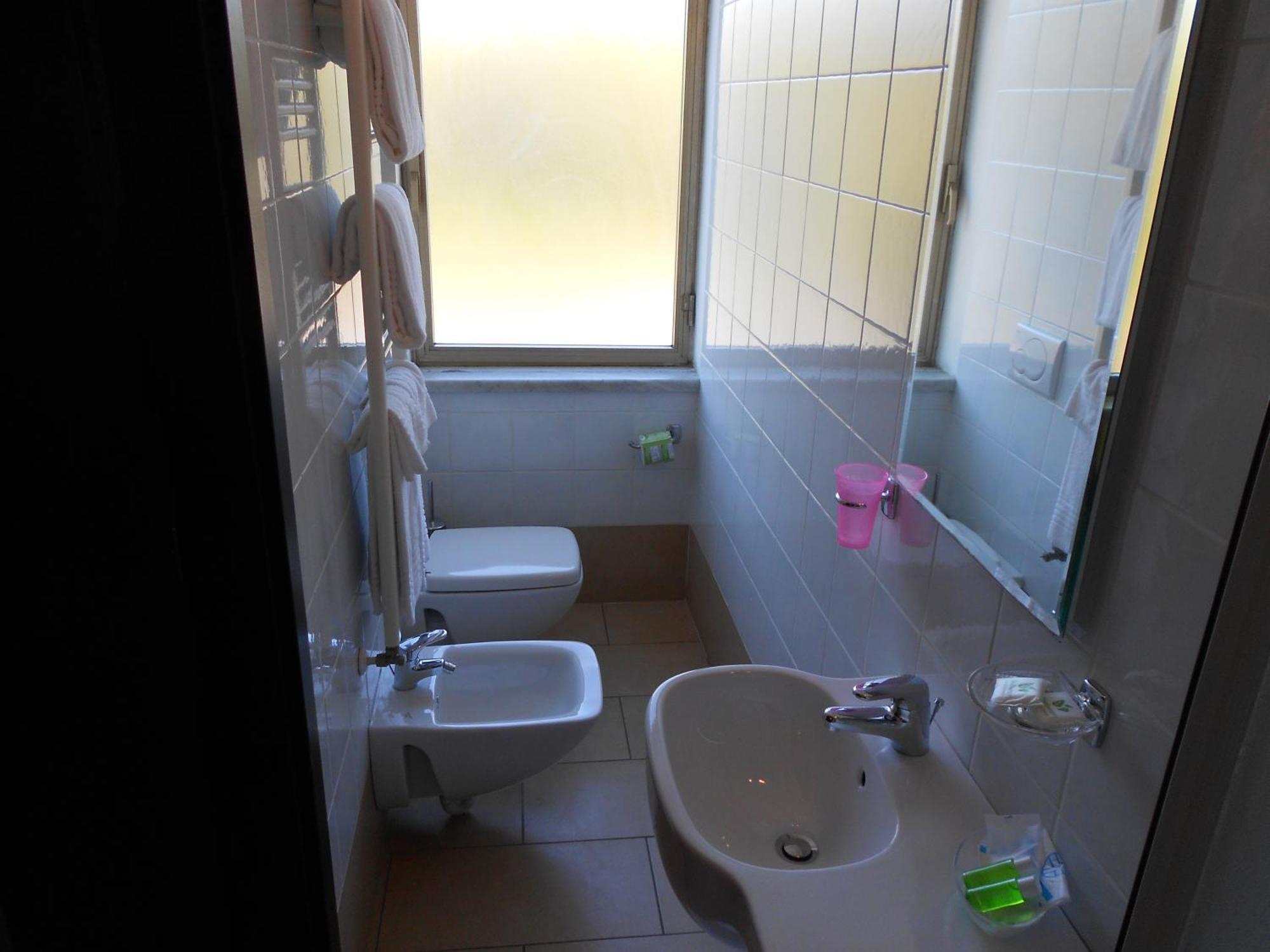 Hotel Tenda Rossa Марина ди Карара Екстериор снимка