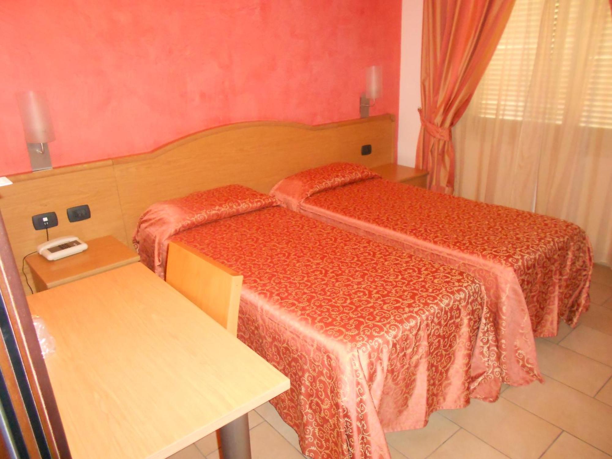 Hotel Tenda Rossa Марина ди Карара Екстериор снимка