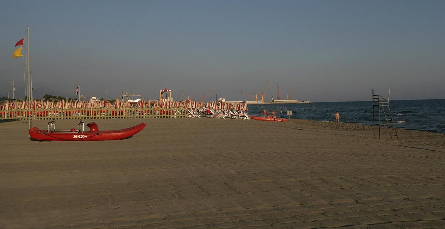Hotel Tenda Rossa Марина ди Карара Екстериор снимка