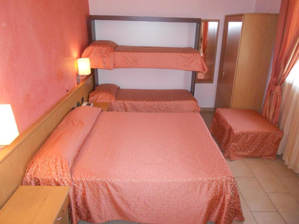Hotel Tenda Rossa Марина ди Карара Стая снимка