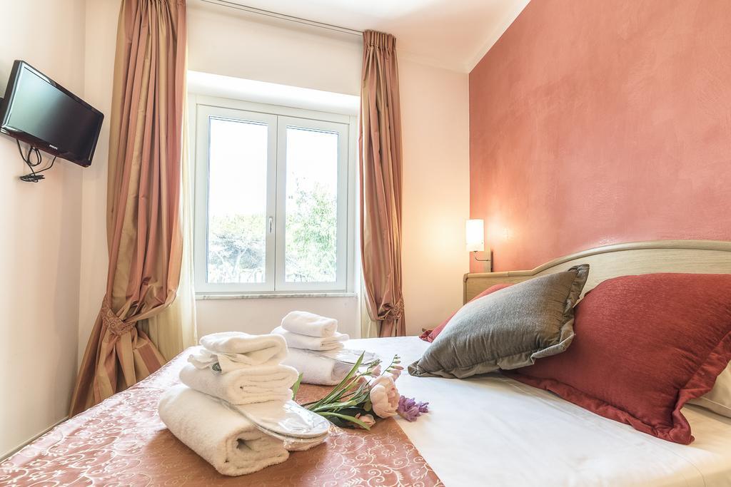 Hotel Tenda Rossa Марина ди Карара Екстериор снимка