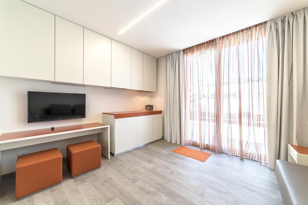 Hotel Tenda Rossa Марина ди Карара Екстериор снимка